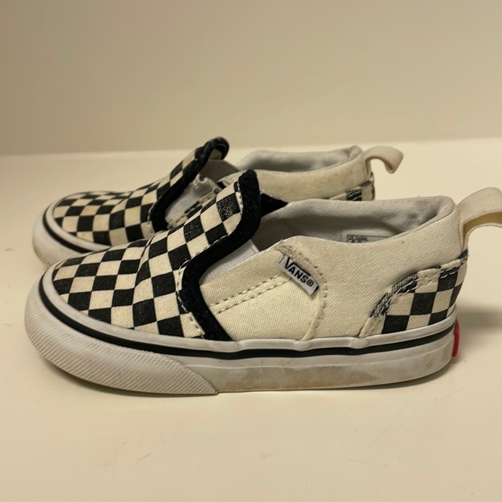 Boys vans slip one